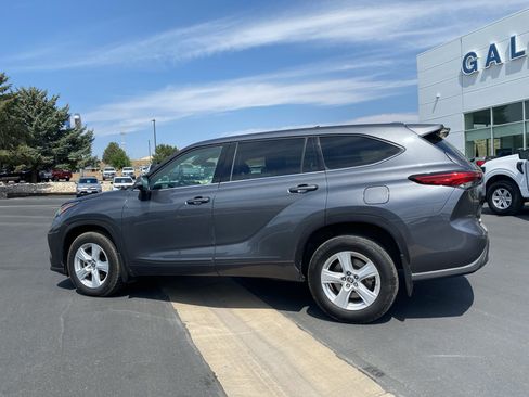 Used 2020 Toyota Highlander LE AWD/4WD image 26