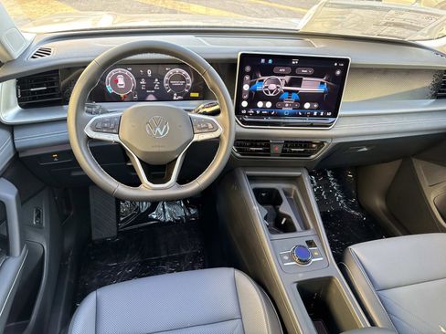 New 2026 Volkswagen Tiguan SE image 7