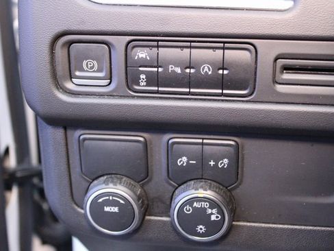 Used 2023 Chevrolet Suburban Premier image 24