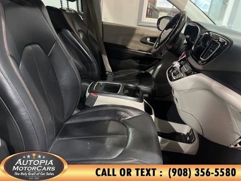 Used 2018 Chrysler Pacifica Touring-L Plus w/ Advanced Safetytec Group image 11