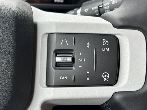 Used 2026 Land Rover Defender 130 X-Dynamic SE AWD/4WD image 28