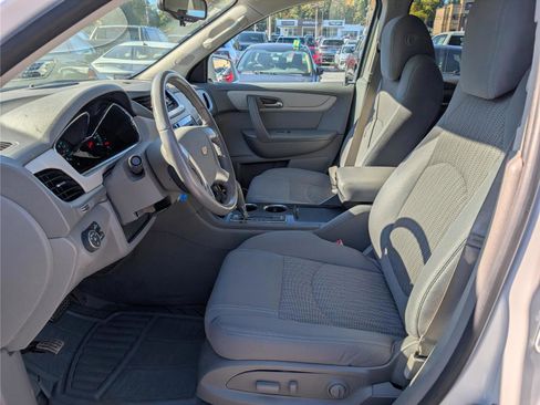Used 2017 Chevrolet Traverse LT w/ Style and Technology Package image 16