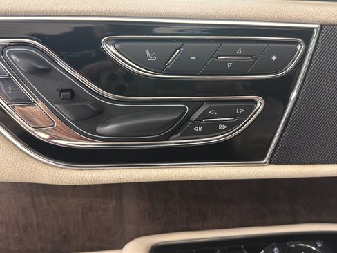 Used 2019 Lincoln Navigator L Select RWD image 10