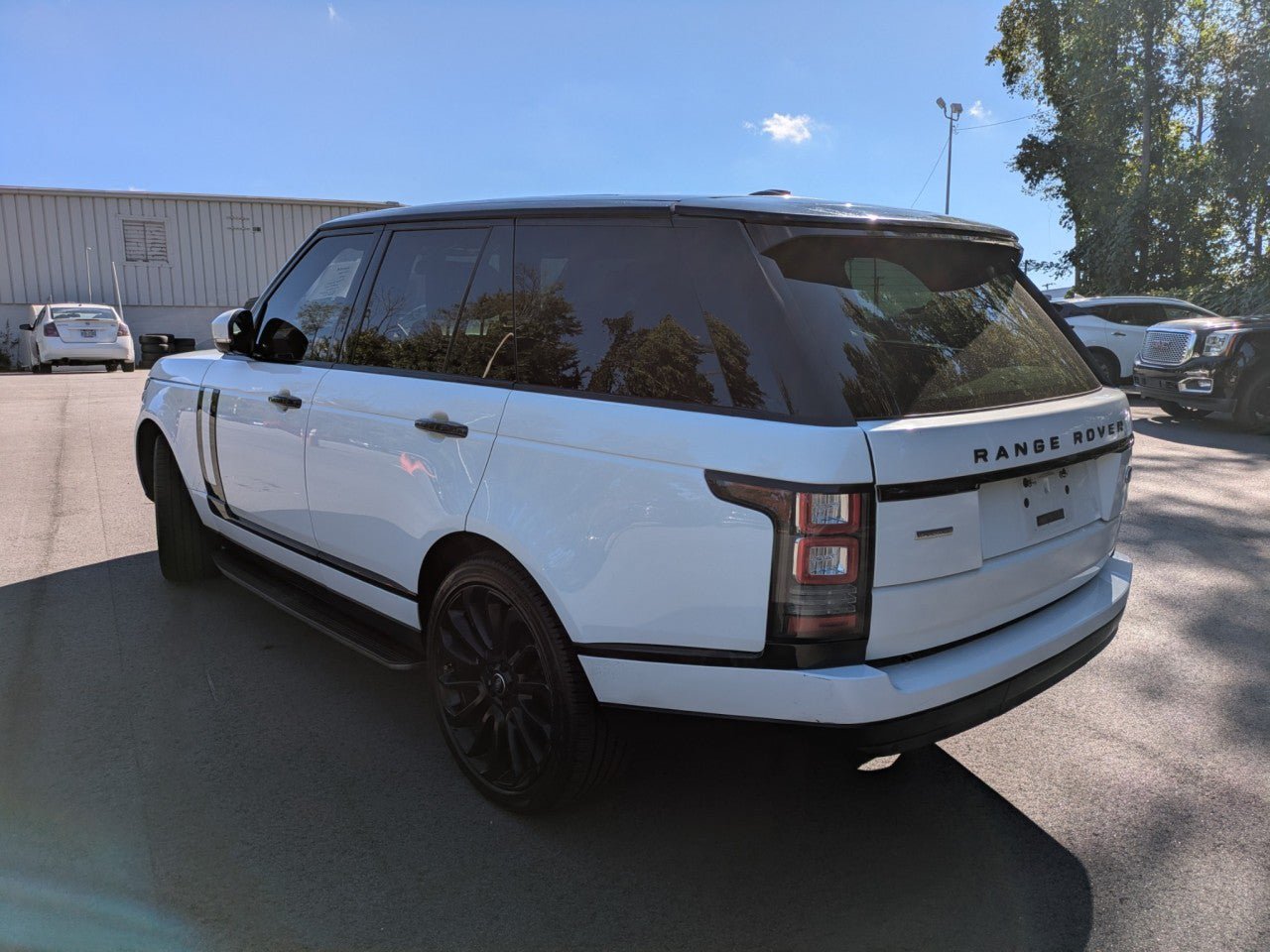 Used 2015 Land Rover Range Rover Supercharged AWD/4WD image 3