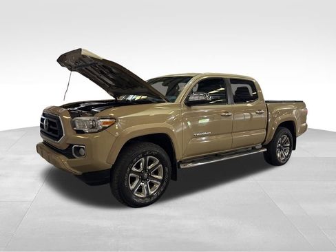 Used 2016 Toyota Tacoma Limited w/ Towing Package image 13
