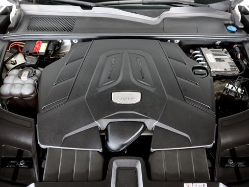 Certified 2022 Porsche Cayenne AWD/4WD image 24