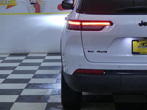 Used 2023 Jeep Grand Cherokee L Laredo image 33