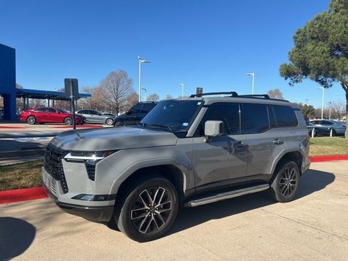 Used 2024 Lexus GX 550 image 3