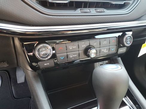 New 2026 Jeep Compass Latitude AWD/4WD image 12