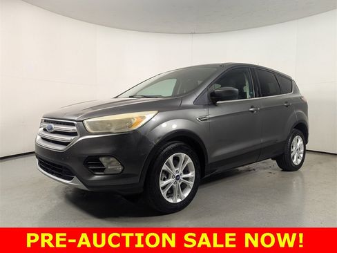 Used 2017 Ford Escape SE image 3