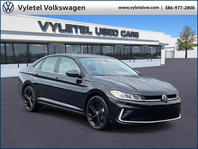 Certified 2025 Volkswagen Jetta SE w/ Sunroof Package