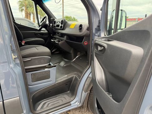 Used 2019 Mercedes-Benz Sprinter 170 image 16