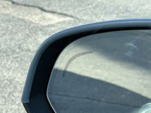 New 2025 Volvo XC40 B5 Core image 17