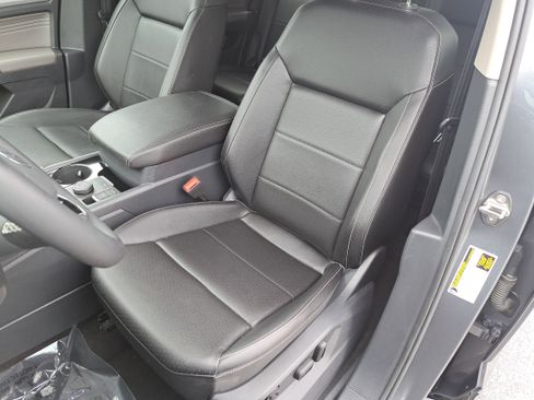 Used 2023 Volkswagen Atlas SE w/ Black Wheel Package AWD/4WD image 16