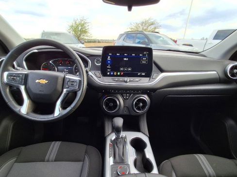 Used 2025 Chevrolet Blazer LT AWD/4WD image 17