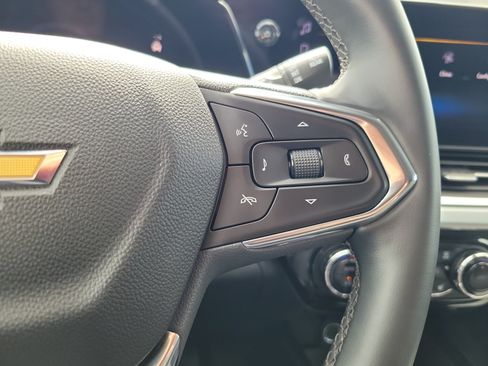 Used 2025 Chevrolet Trax LT w/ LT Convenience Package FWD image 22