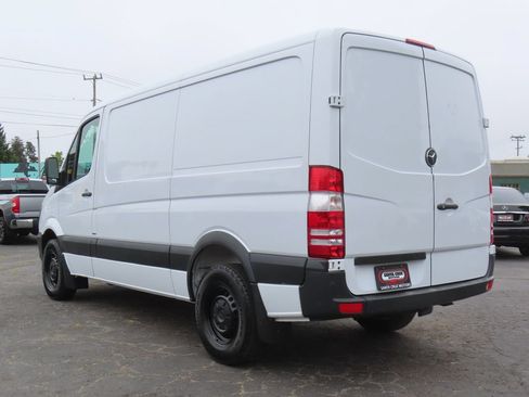 Used 2016 Mercedes-Benz Sprinter 2500 image 5