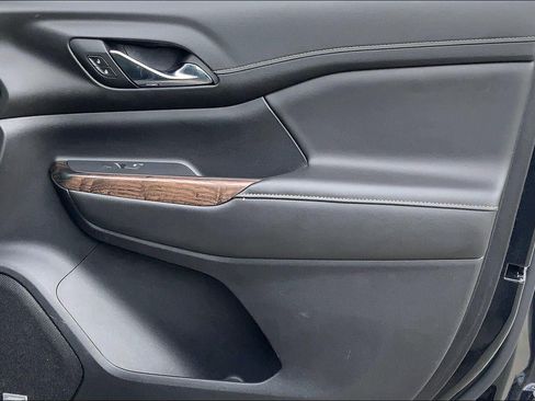 Used 2023 GMC Acadia Denali FWD image 27