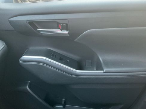 Certified 2022 Toyota Highlander XLE image 16