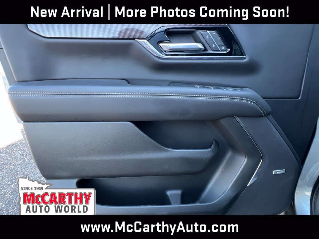 Used 2025 GMC Yukon Elevation w/ LPO, Elevation Black Package AWD/4WD image 9