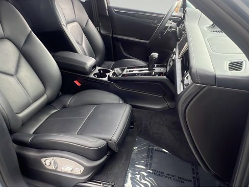 Certified 2025 Porsche Macan S AWD/4WD image 22