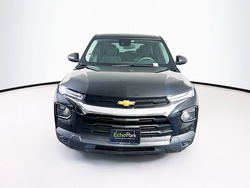 Used 2023 Chevrolet TrailBlazer LS FWD image 2