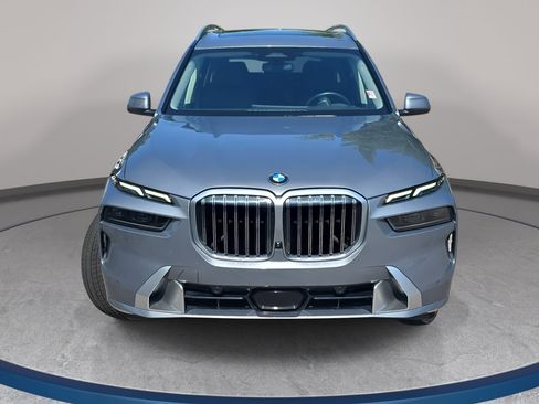 Used 2025 BMW X7 xDrive40i AWD/4WD image 2