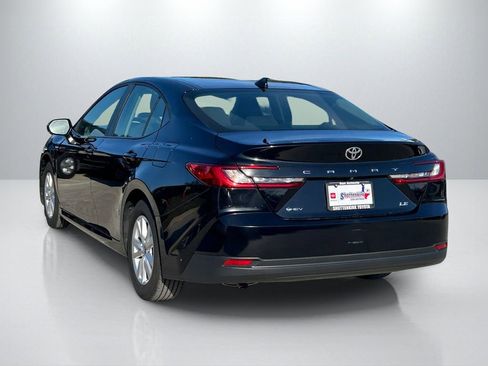 Used 2025 Toyota Camry LE image 7