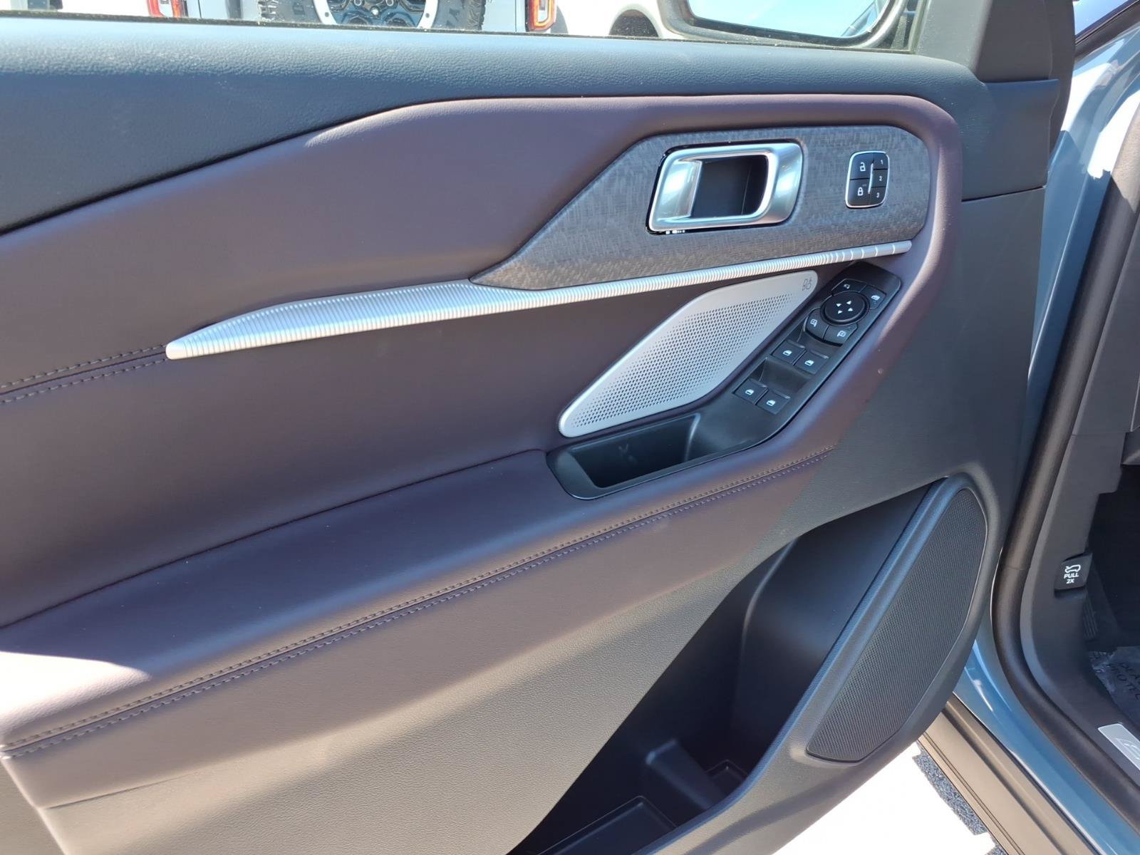 New 2027 Ford Explorer Platinum RWD image 9