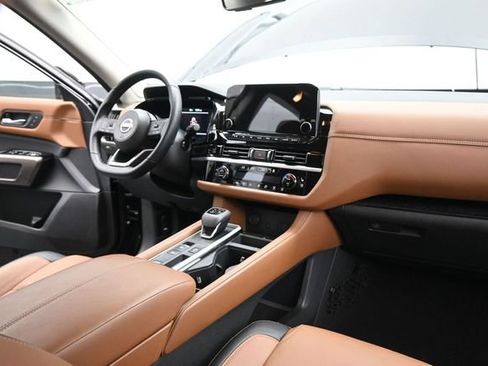 Used 2025 Nissan Pathfinder Platinum FWD image 59