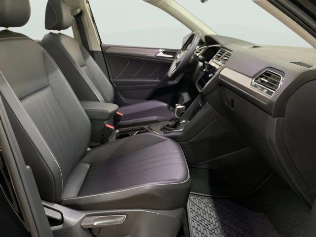 Used 2023 Volkswagen Tiguan SE w/ Panoramic Sunroof Package FWD image 84