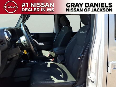 Used 2018 Jeep Wrangler Unlimited Sahara w/ Connectivity Group image 23