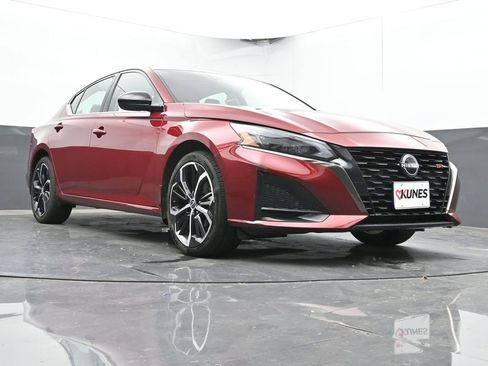 Used 2024 Nissan Altima 2.5 SR w/ SR Premium Package image 47