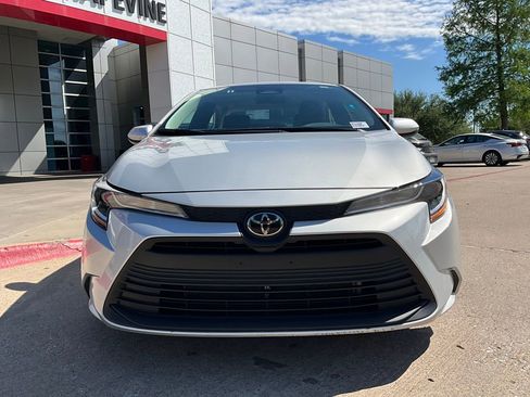 Used 2025 Toyota Corolla LE image 3