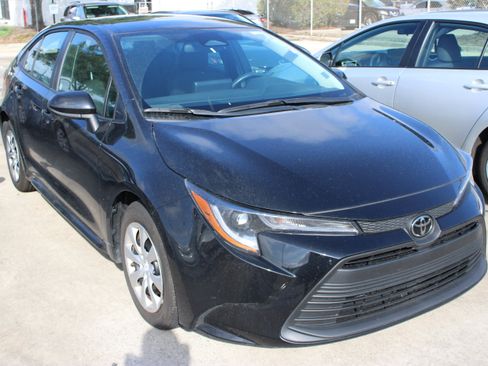 Used 2026 Toyota Corolla LE FWD image 2