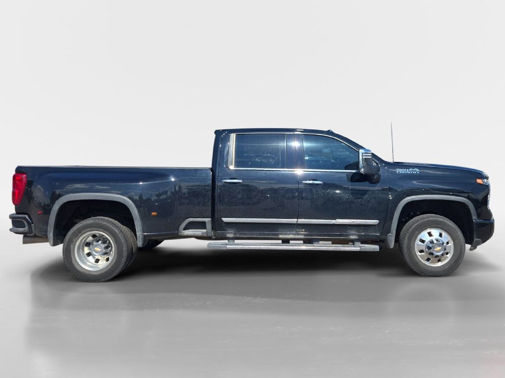 Used 2024 Chevrolet Silverado 3500 High Country w/ High Country Premium Package AWD/4WD image 7