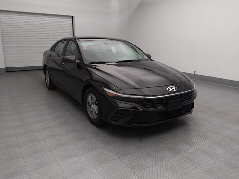 Used 2024 Hyundai Elantra SE FWD image 13