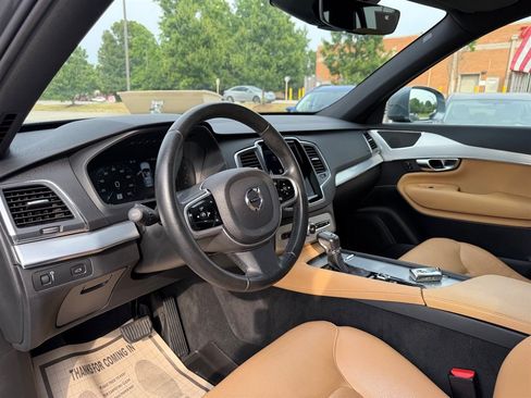 Used 2018 Volvo XC90 T6 Momentum w/ Convenience Package AWD/4WD image 13