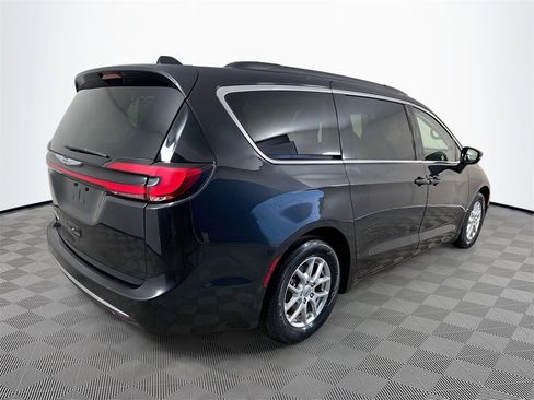 Used 2022 Chrysler Pacifica Touring-L image 8