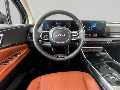 Used 2026 Kia Carnival EX FWD image 8