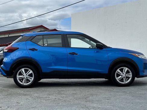 Used 2023 Nissan Kicks S image 3