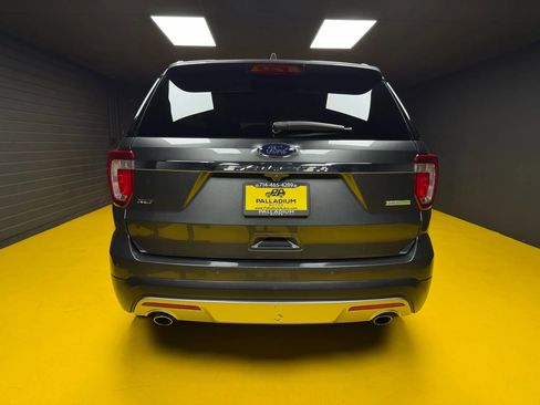 Used 2017 Ford Explorer XLT w/ Equipment Group 202A image 5