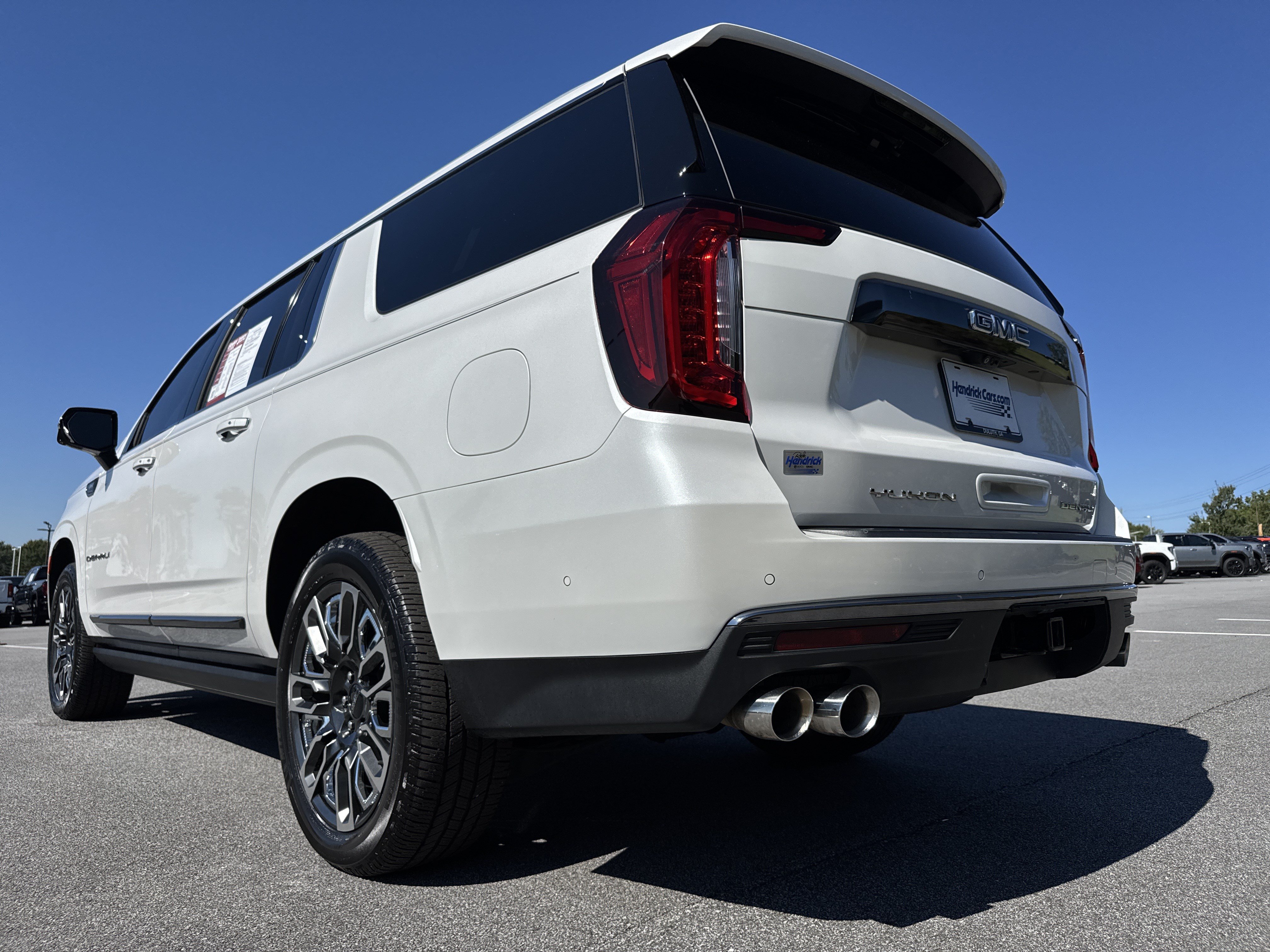 Used 2023 GMC Yukon XL Denali Ultimate w/ LPO, Floor Liner Package AWD/4WD image 8