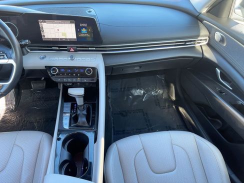 Used 2024 Hyundai Elantra Limited image 29