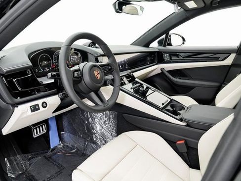 New 2026 Porsche Panamera 4 image 4