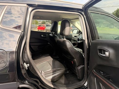 Used 2018 Jeep Compass Trailhawk w/ Leather Interior Group AWD/4WD image 26