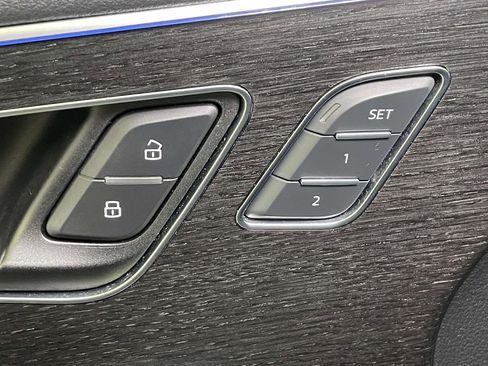 Used 2019 Audi Q8 Premium Plus image 36