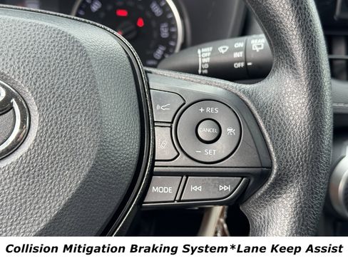 Used 2021 Toyota RAV4 LE image 8