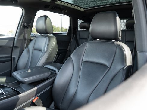 Used 2018 Audi Q7 3.0T Prestige w/ Prestige Package AWD/4WD image 18