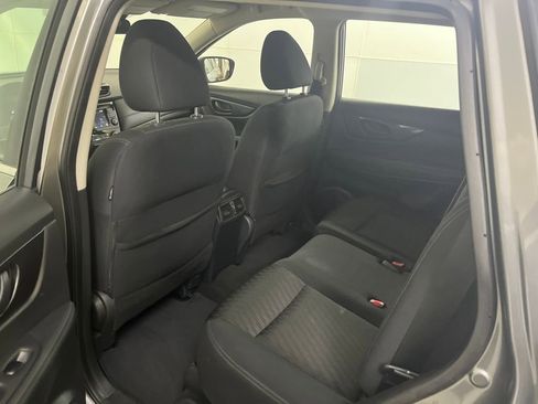 Used 2019 Nissan Rogue S image 25